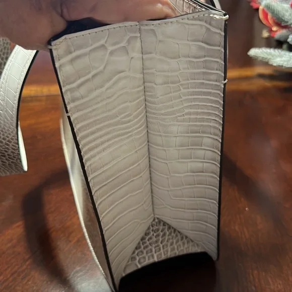 Calvin Klein Tote Bag - Picture 7 of 8